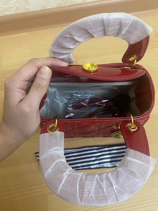 сумка красная под dior