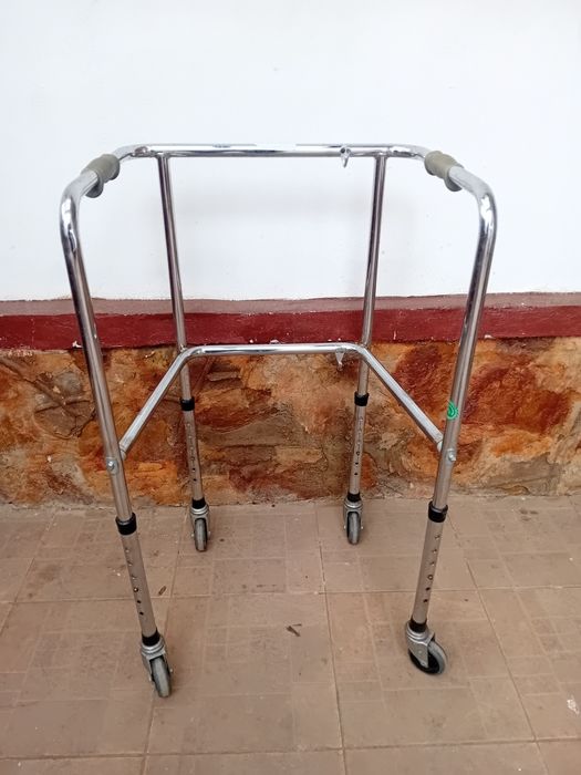 Cadru de mers fix pe roti