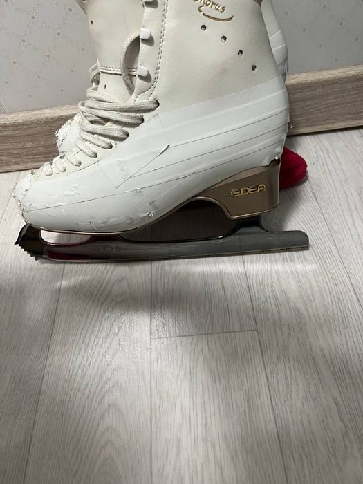 Фигурные ботинки Edea Chorus размер 245.