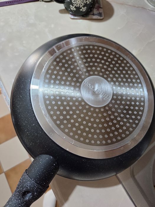 Tigaie teflon noua, fără eticheta