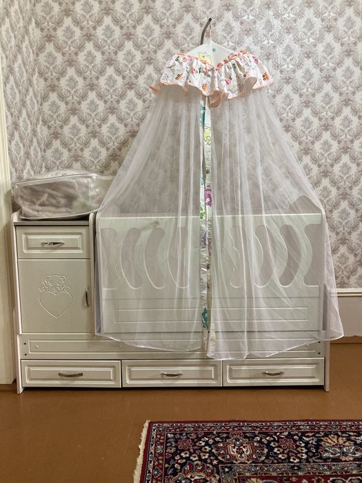 Детский шкаф и детьская кроватка