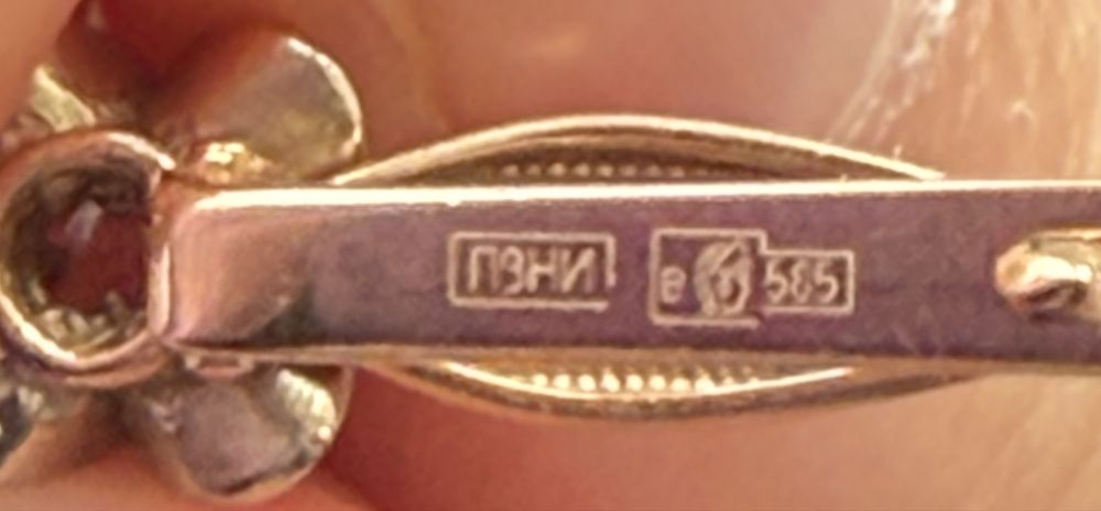 Продам золотые сережки