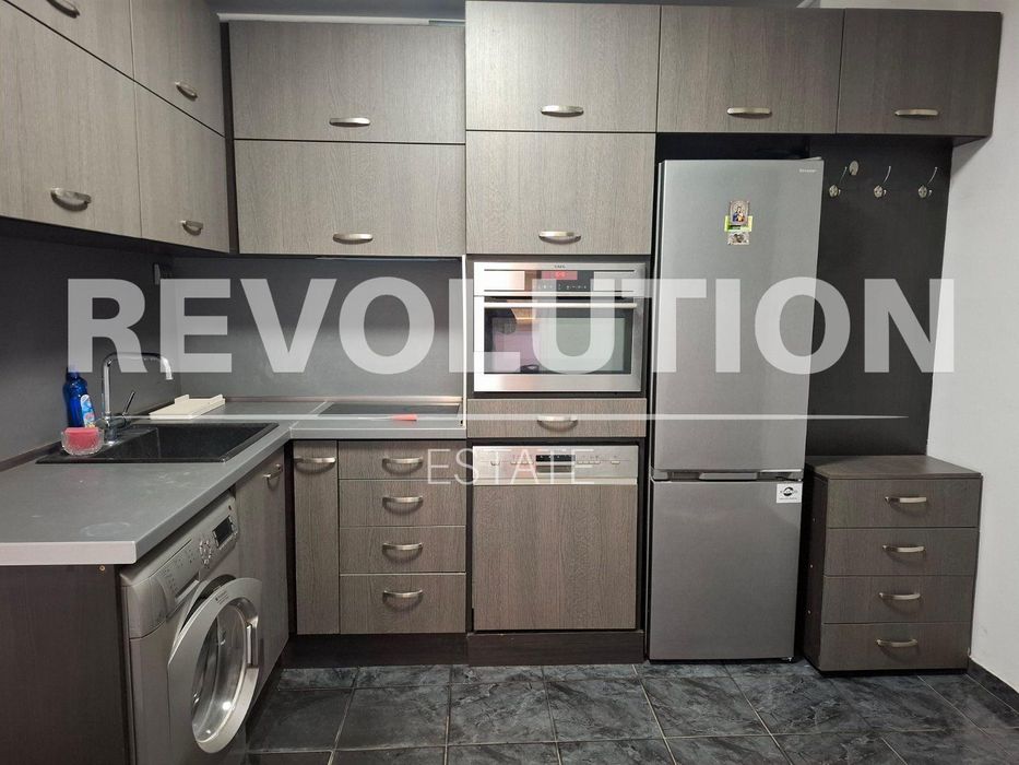 Дава се под наем Двустаен апартамент в Варна, Център - 60 кв.м за 498.27 € - Снимка #1