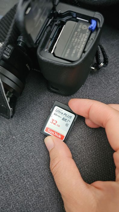 Sony A6300 + 2 Обектива + Чанта + SD Карти | Отлично Състояние