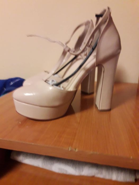 Pantofi nude de damă marimea 38
