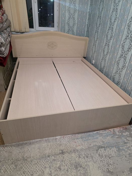 Продам спальный, комод, тумбами