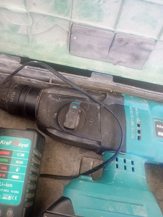 Акомулаторен перфоратор