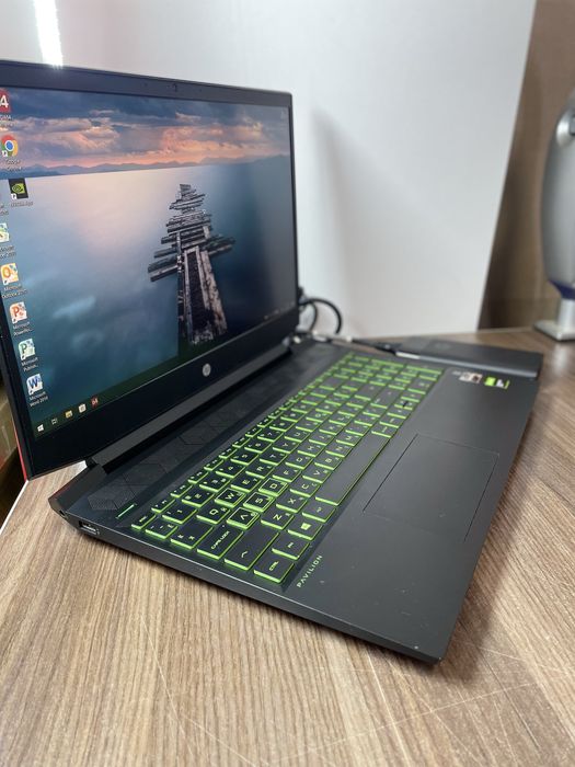 Ноутбук HP Pavillion 15-ec0031ur