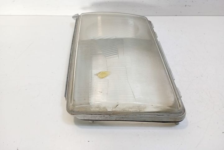 Sticla far stanga cu defect 1305544028 Mercedes-Benz W124 prima gener