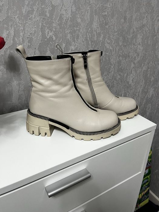 Продам демисезонные ботинки