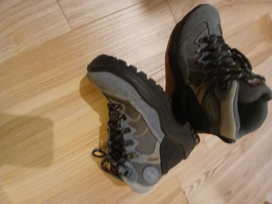 Bocanci munte Gri sport noi nepurtati nr 37