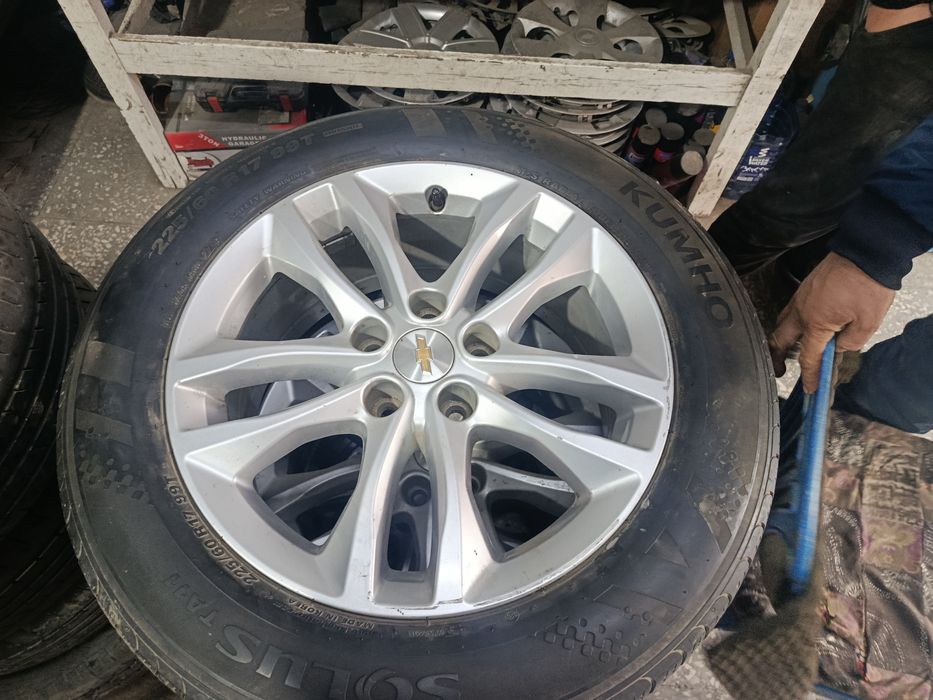 Malibu 2.4 diska R17  Orlando ga GM made in Korea+Solus Kumho balon