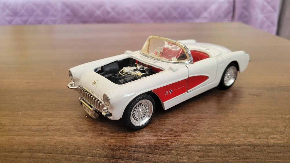 Machete auto 1/24 Citroen T.A. 15 CV si 1957 Chevrolet Corvette cu defecte