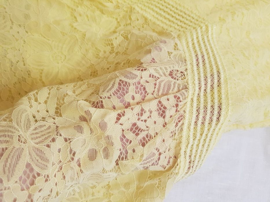 Продам платье гипюр