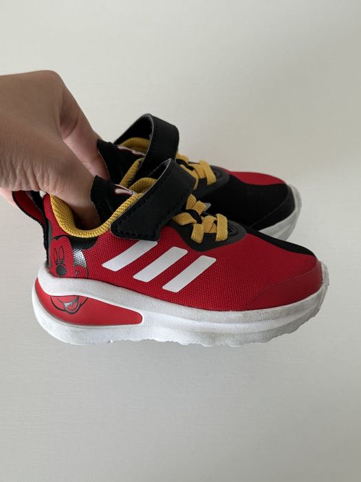 кроссовки Adidas