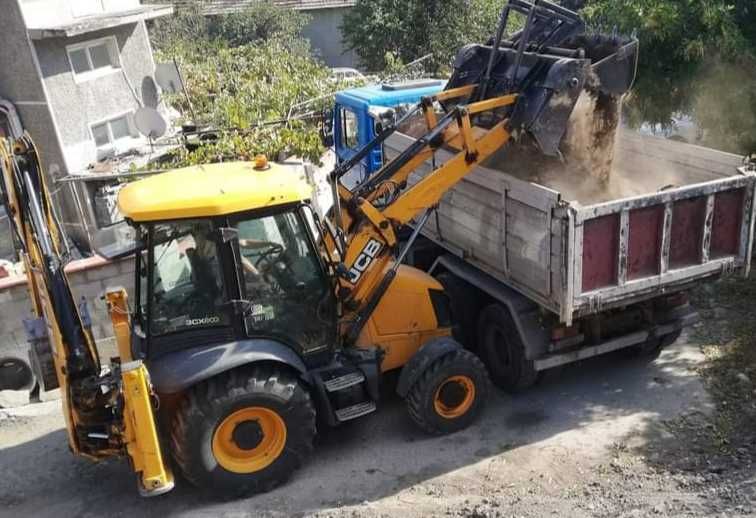Услуги с Комбиниран Багер - Самосвал и Бобкат