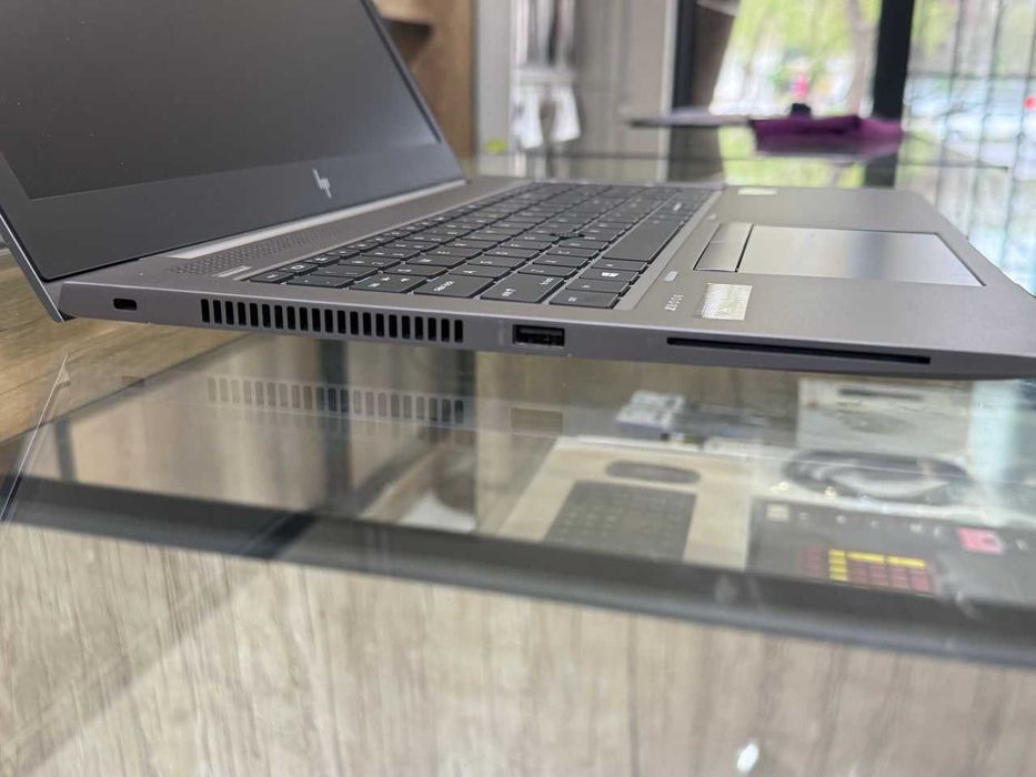 HP ZBook 15U G6 Core i7-8665U озу8гб 256ssd Radeon Pro WX3200