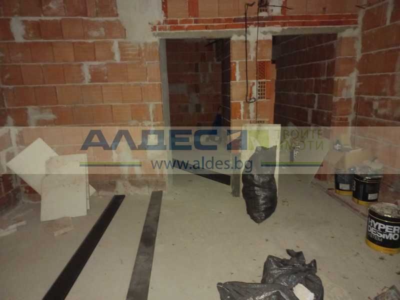 Продава имот, подходящ за преустройство, в луксозна сграда в Бояна!