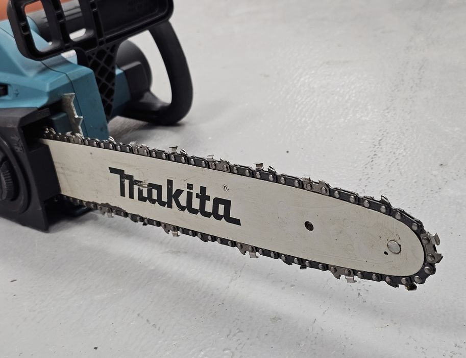 Fierastrau electric cu lant Makita