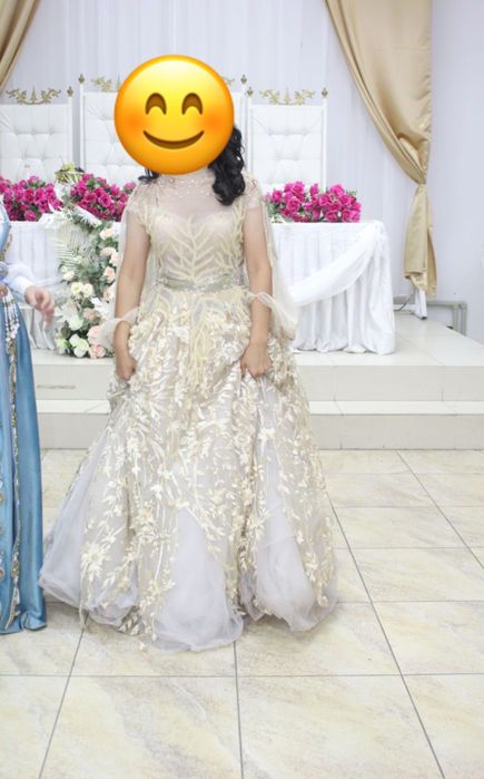 Платье со шлейфом