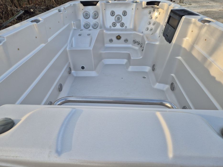 Piscine jacuzzi exterior swin spas
