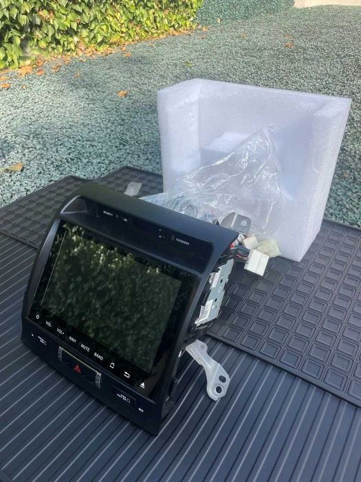 Монитори и конзоли за Toyota Land Crusier 200