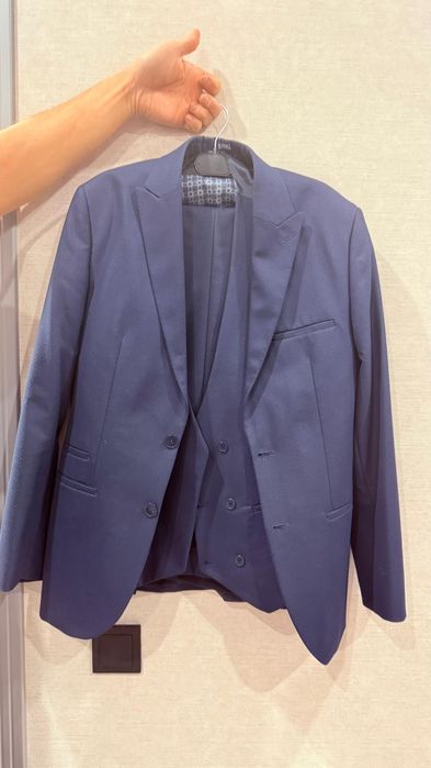 Костюм тройка Suvari оригинал 48 M