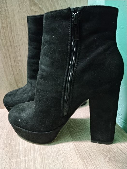 Дамски боти на ток