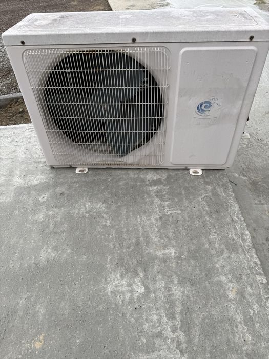 Климатик Hisense-12 Inventer