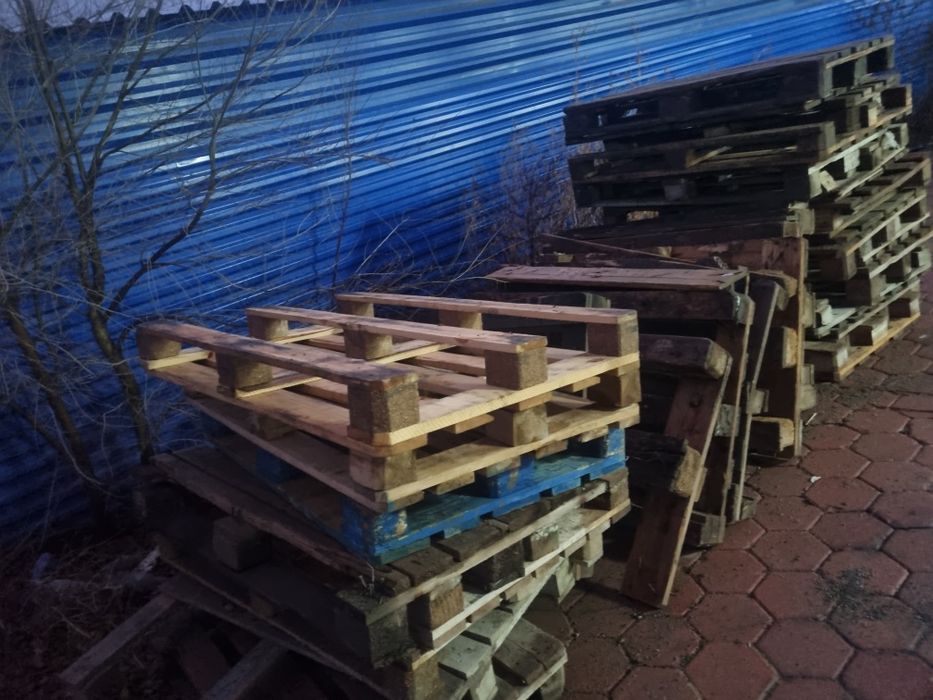 Продам поддоны в хорошем состоянии