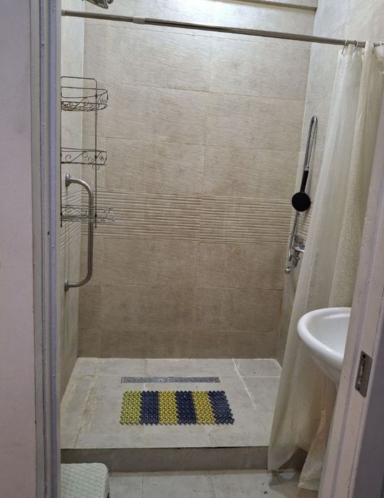 Сдается 2х комнатная квартира рядом рынок кадышева Яшнабадский район