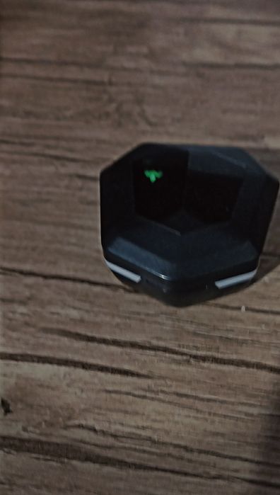 АИРПОДС новый ещё горят и игровый