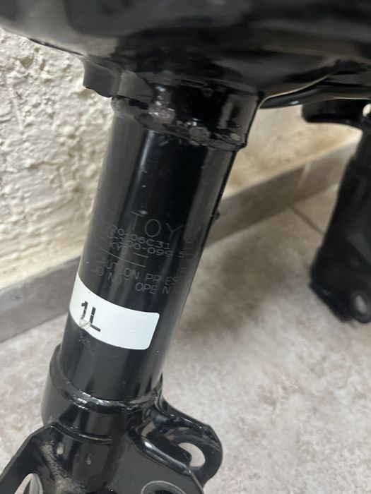 Амортизаторы Камри 70-75 оригинал