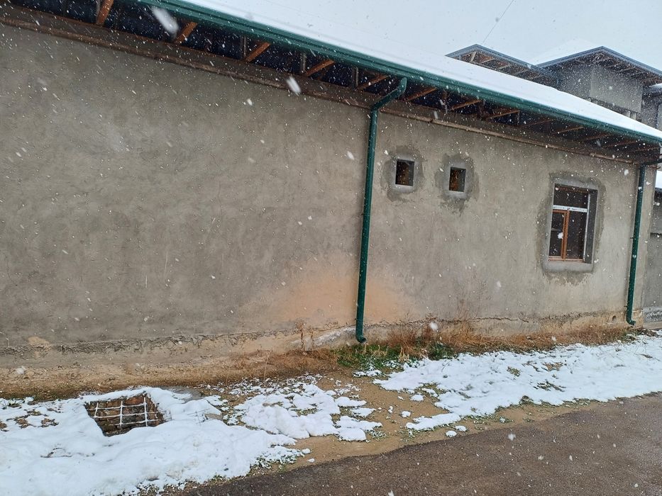 Yer sotiladi elitniy mahallada