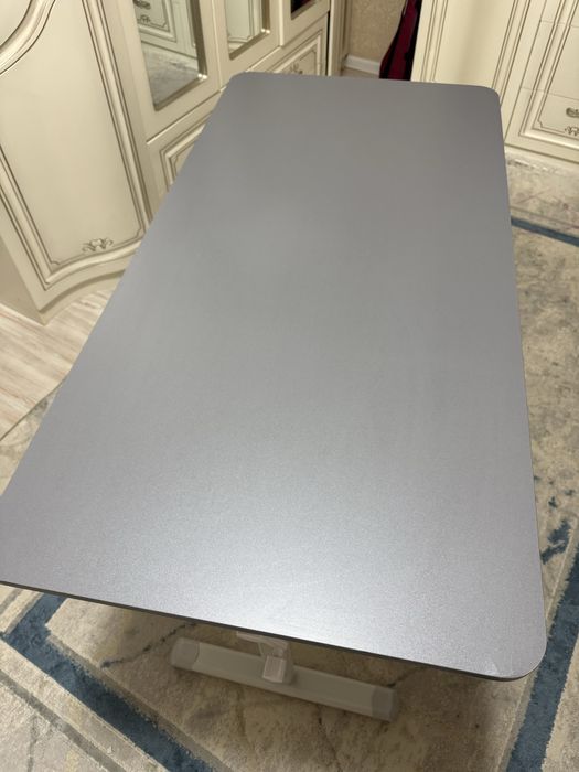 Компьютерный стол с регулировкой высоты