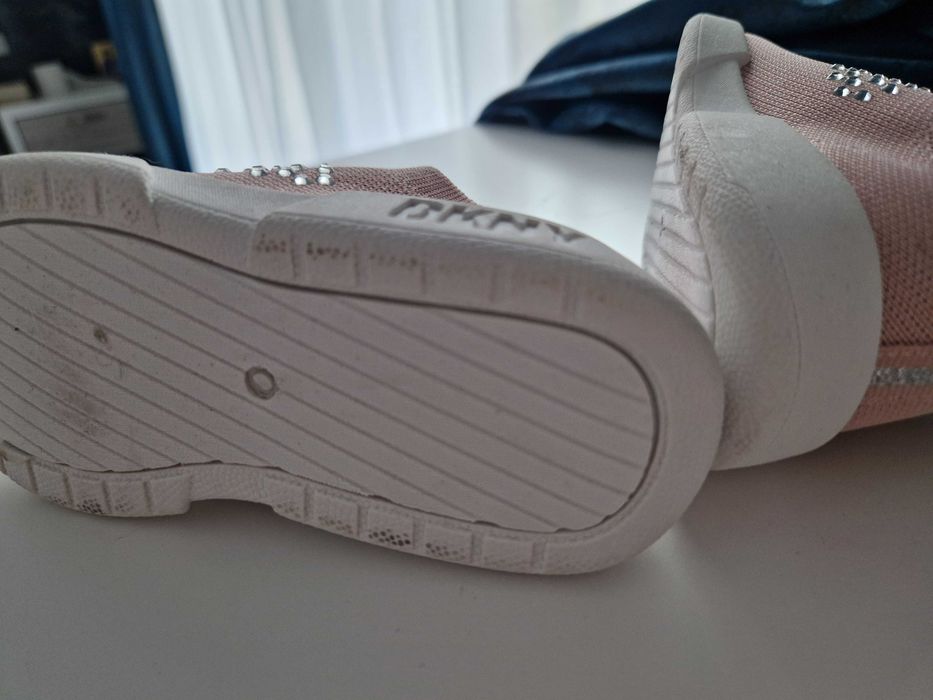 Vand tenisi fetita DKNY marimea 8 US