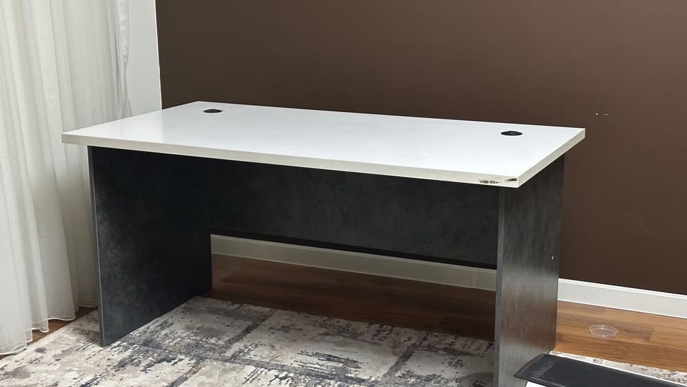 Срочно стол офисный