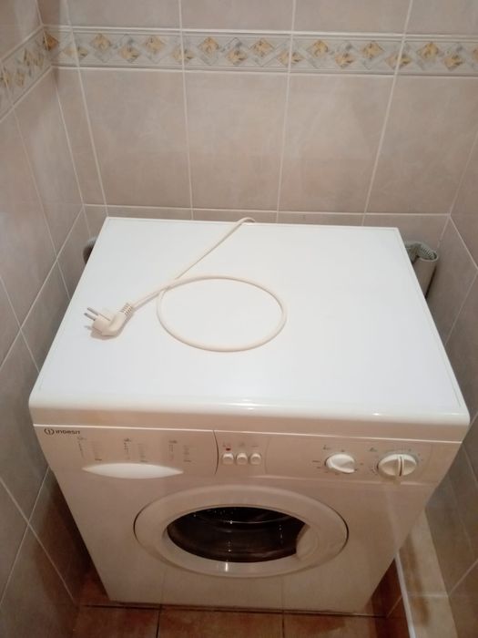 Продается стиральная машина indesit