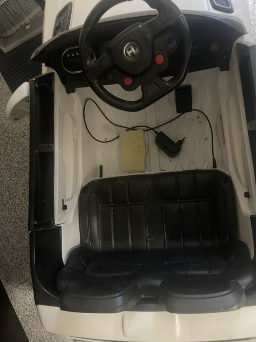 Детска акумлаторна кола