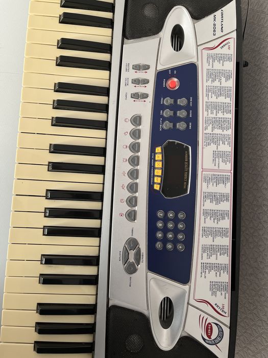 Продам срочно синтезатор Cortland