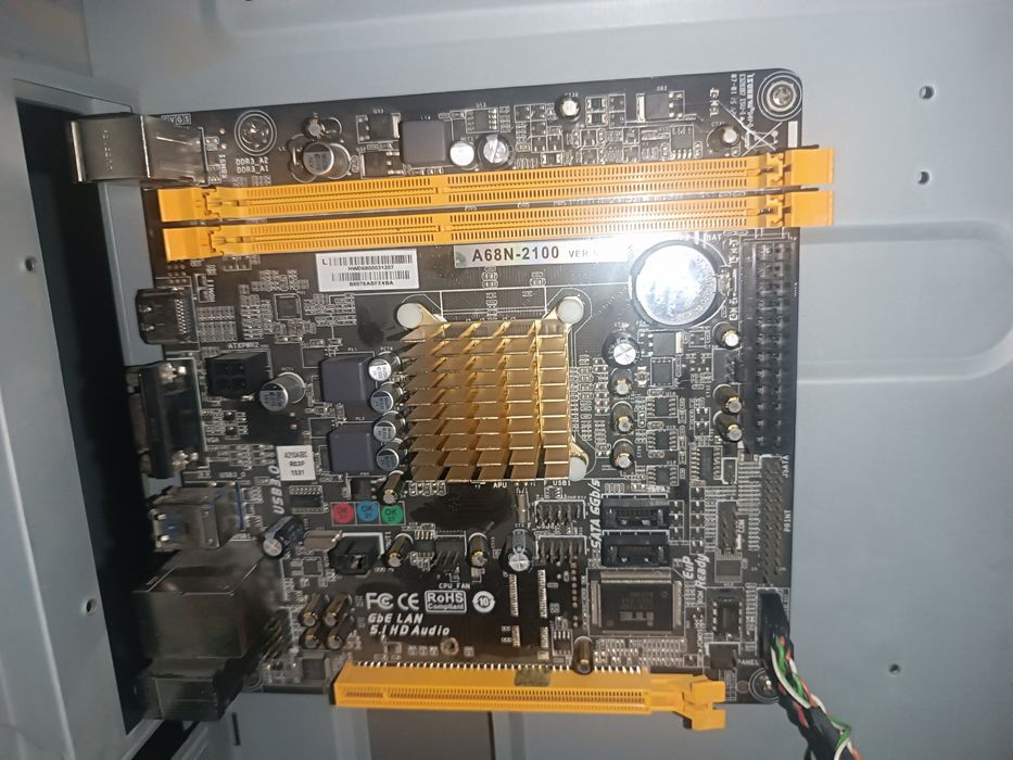 Продам материнскую плату на ddr3