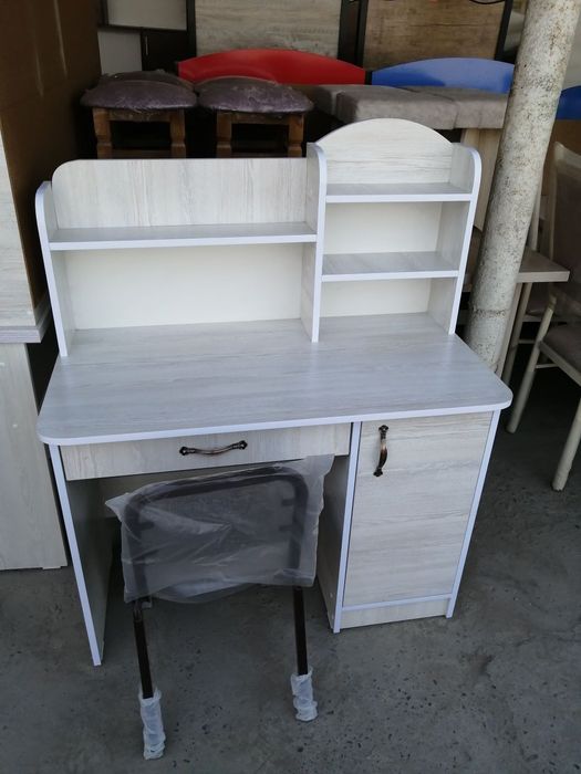 Писменный стол и компьютерный стол