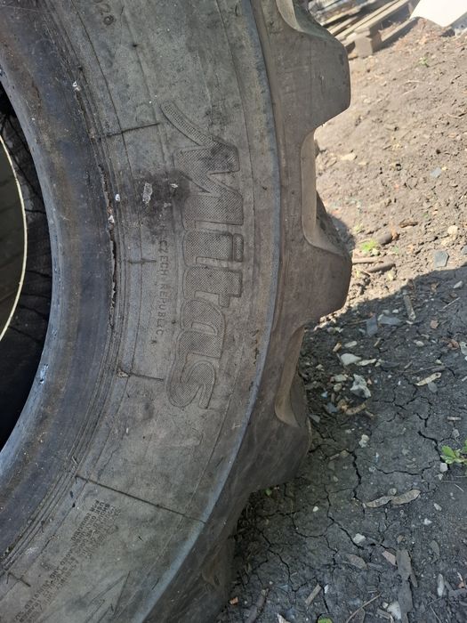 Vand 1 anvelopa tractor 445 70 24 mitas nu are taieturi sau defecte pret 300 lei