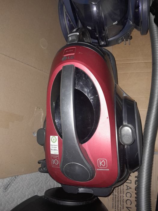 Пылесос рабочий и нерабочий,цены разные..