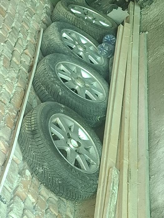 Vând roți Mazda 2