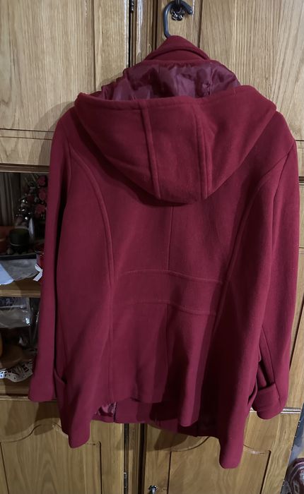 Palton rosu burgund scurt in stare impecabila