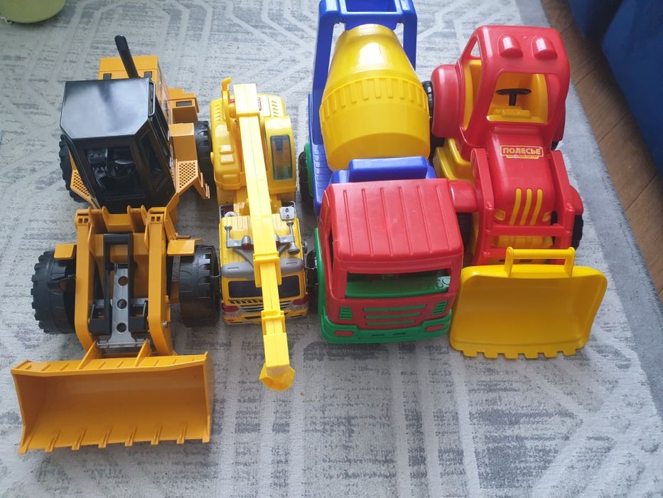 Игрушки,целые почти