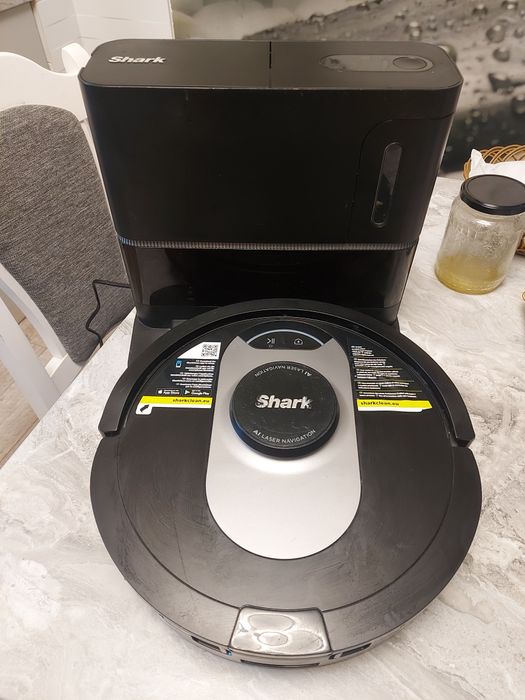 Robot aspirator shark