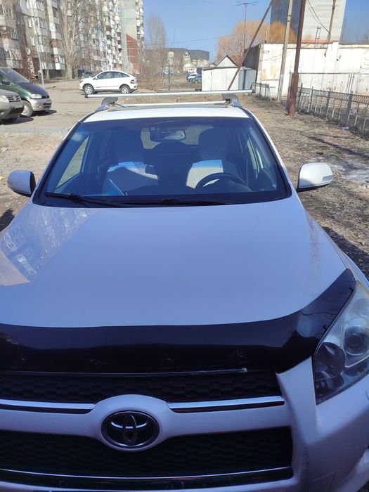 Продаю Тойота РАФ 4