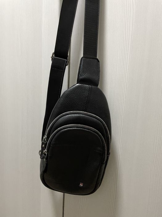 продам барсетку Tommy Hilfiger